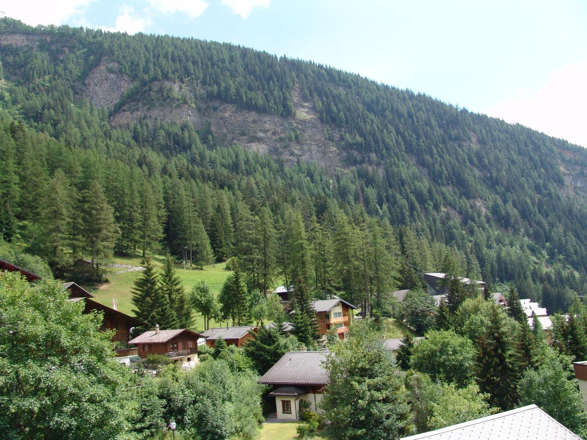 Apartments Haus Quelle Leukerbad Bagian luar foto